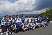 橋の上でハイポーズ