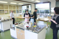 R8_7_6_学校訪問授業(5組調理実習) (1)